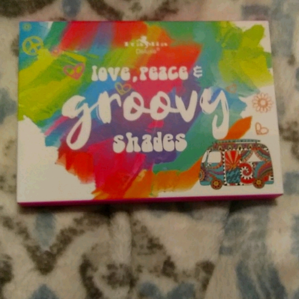 Groovy makeup pallet